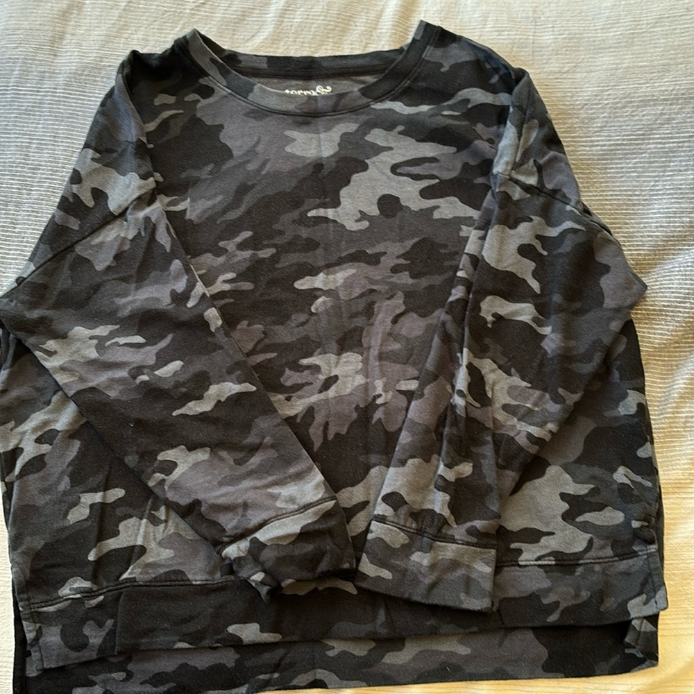 Black, camo sweatshirt
